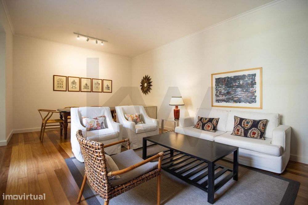 Apartamento T2 no Chiado com Terraço – Mobilado e em Ótimo Estado