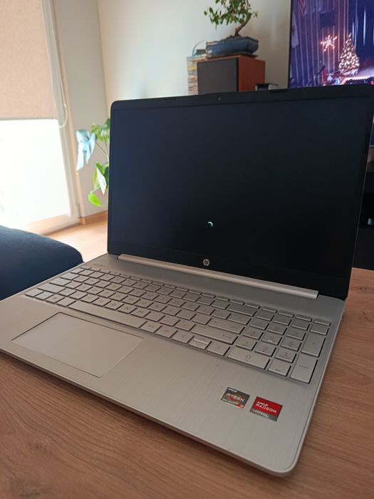 Laptop HP srebrny