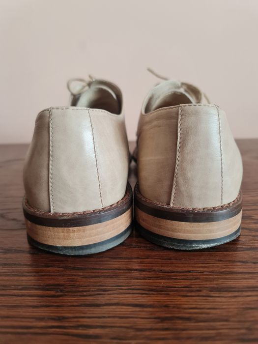 Buty skórzane wizytowe okazjonalne wiązane beżowe kremowe