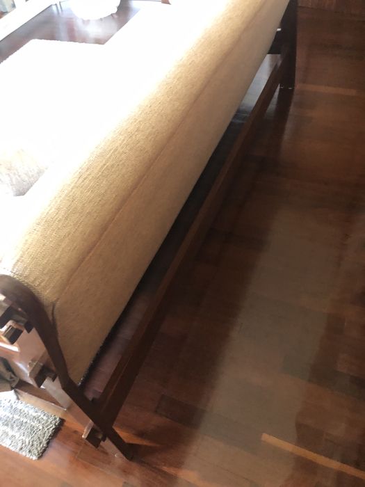 Sofá de três lugares