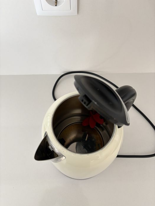 Chaleira Russel Hobbs
