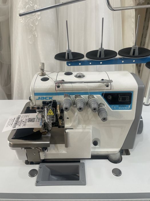 Máquina cose e corte Jack E5S