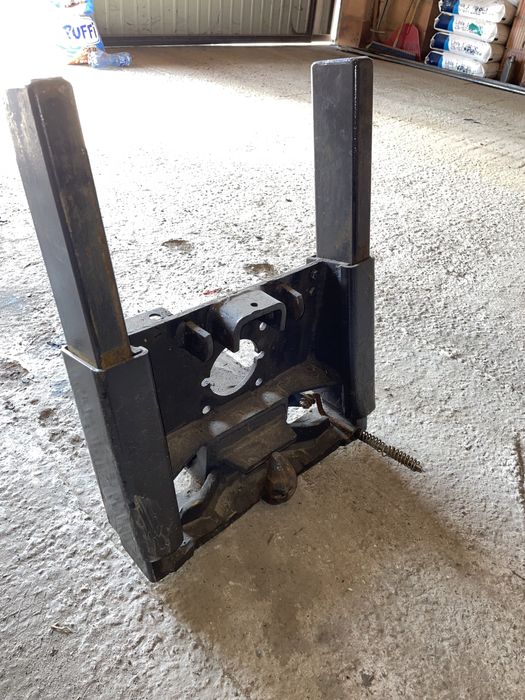 Zaczep dolny Massey Ferguson