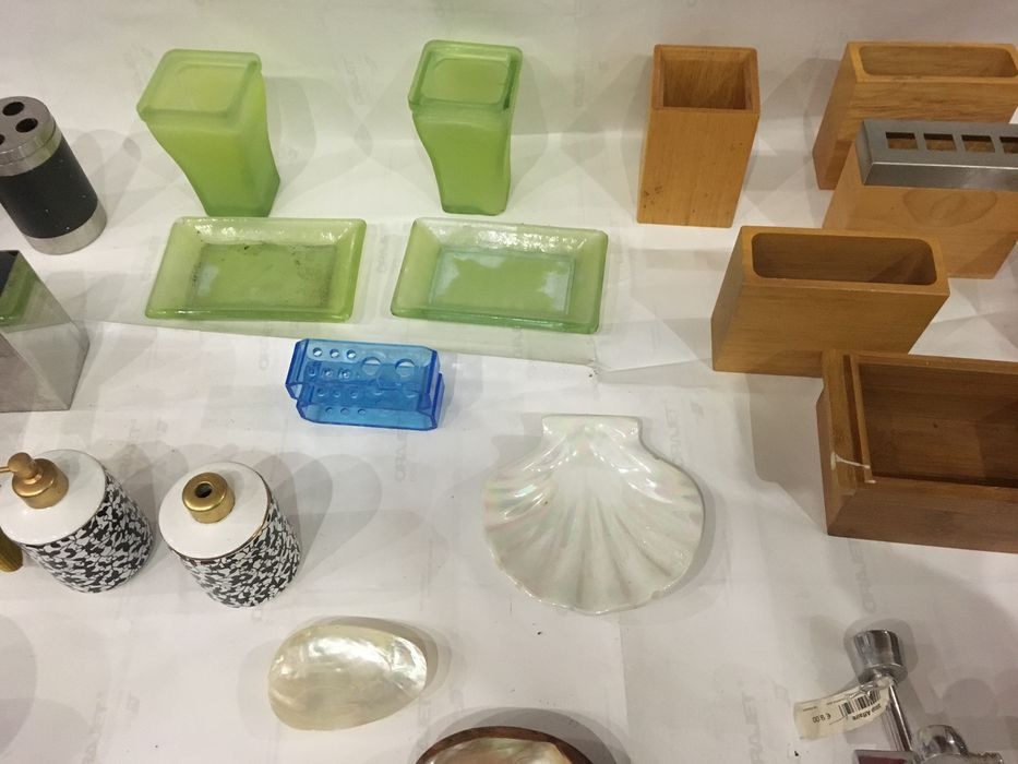 Acessorios casa banho wc (saboneteira escova dentes cotonetes etc)