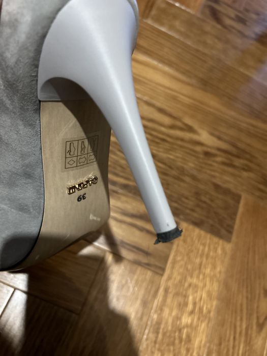 Carinii skórzane czółenka szare 39