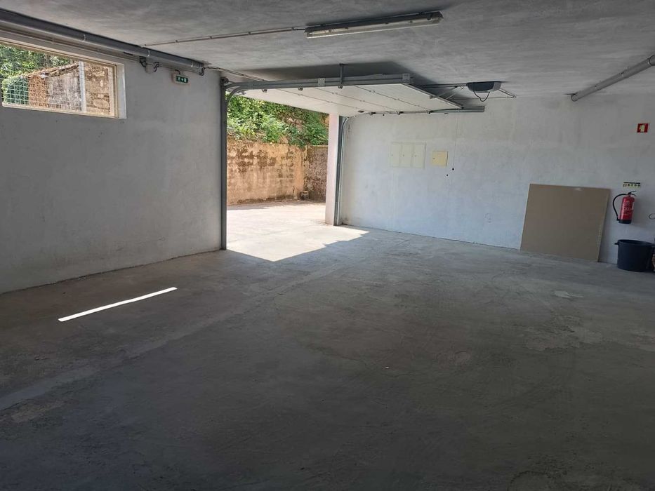 Garagem Fechada (Box) 16,5m² Centro de Tarouca
