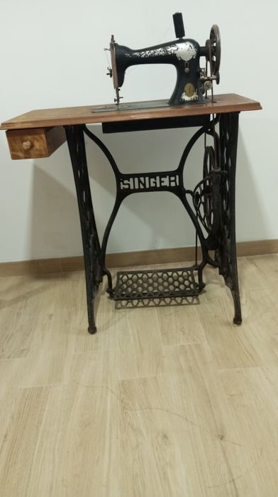 Máquina antiga de costura --SINGER
