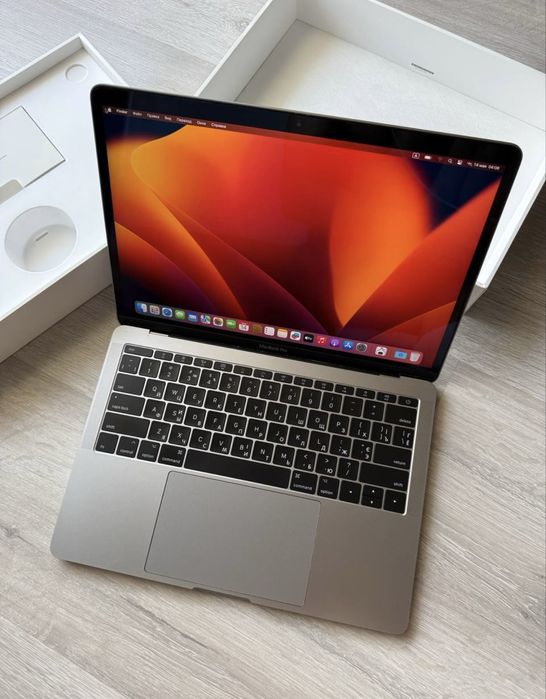 macbook pro 13 (2020 рік) офіційний