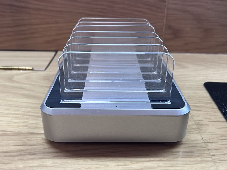 Carregador 6 portas para tablets e telemoveis, 3 USB-A + 3 USB-C