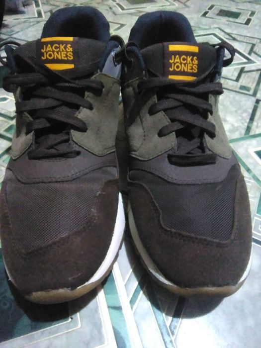 Кроссовки фирменные.