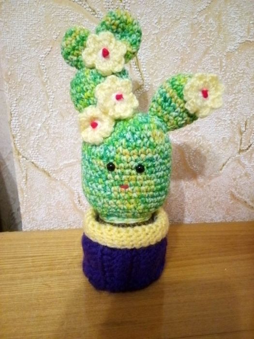 Мягкие игрушки, брелоки и декор вязаные крючком