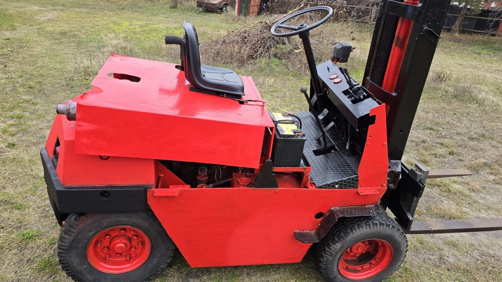 Wózek widłowy silnik Perkinsa