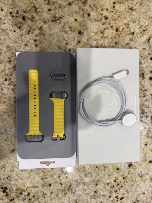 Apple Watch Ultra + 2 paski Ocean (GPS + Cellular 49mm)