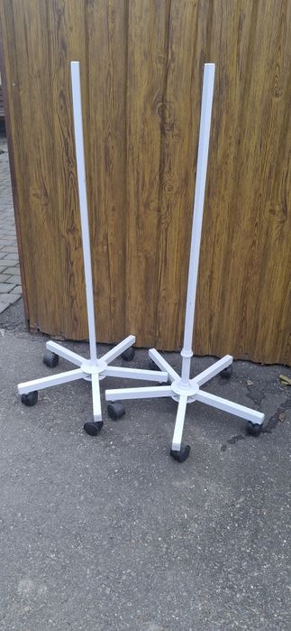 Стійка металева на колесах