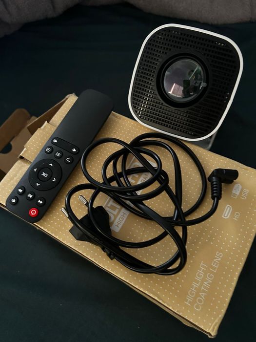 Mini Projetor LED Portátil com HDMI e USB – Excelente estado