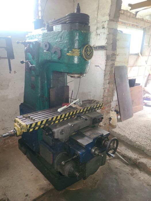 Фрезерний станок