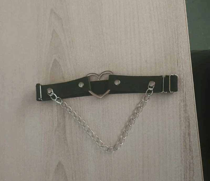 Opaska na udo na gumce Czarna z łańcuszkiem uniwersalna