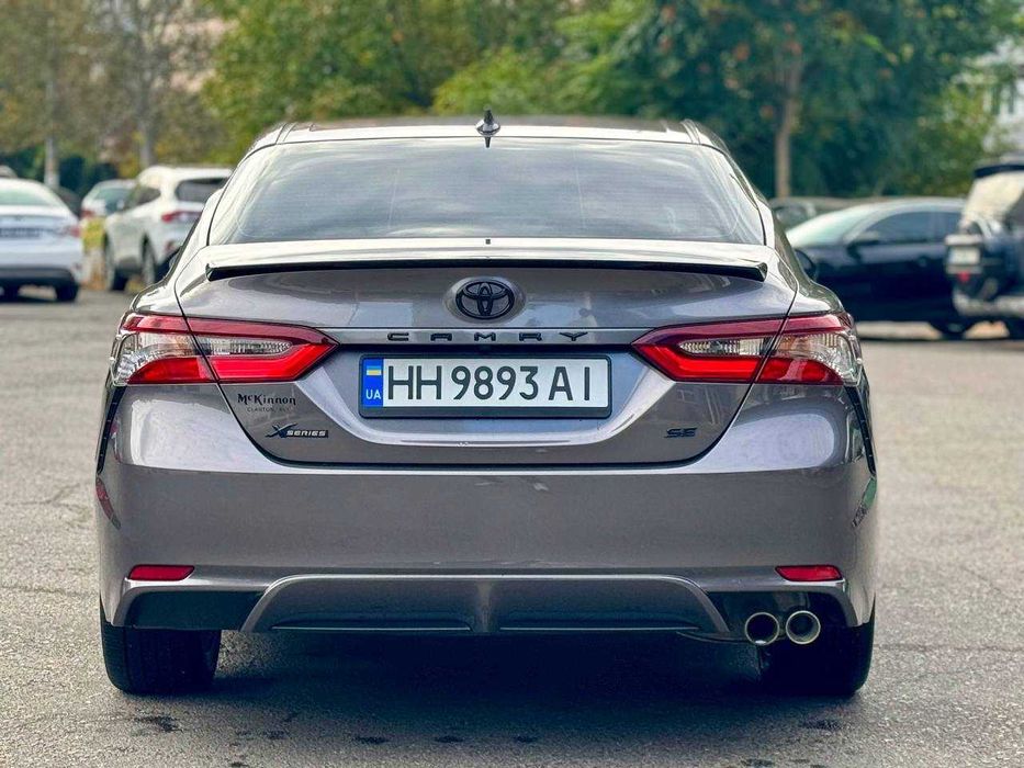 Toyota Camry SE 2022