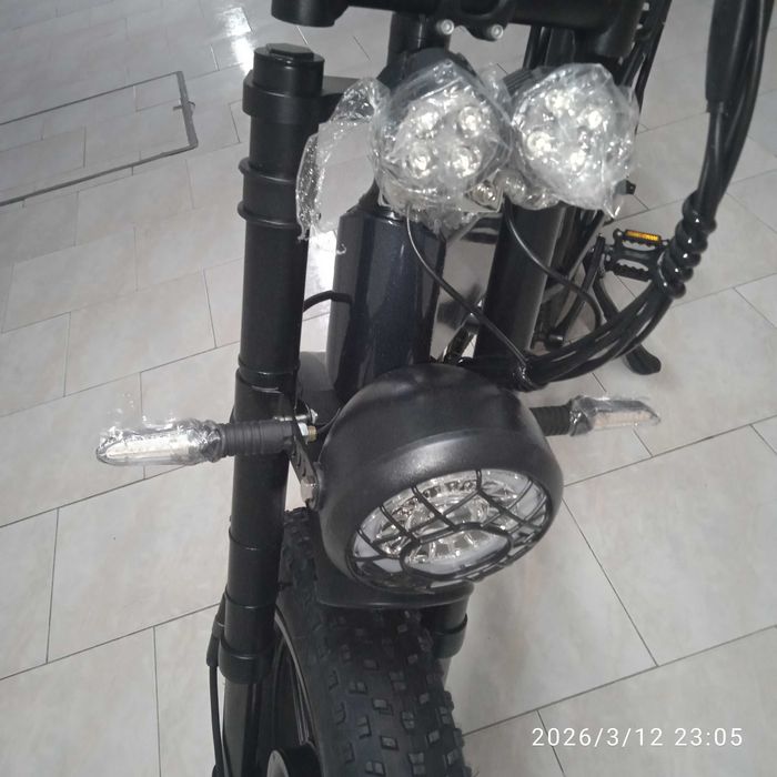 Bicicleta eletrica, nova, 2000 W, 21 Ah, dobrável (no meio)