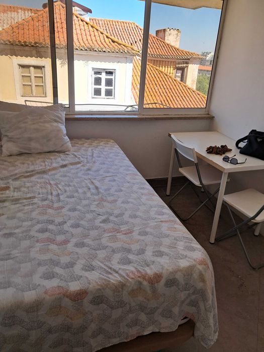 Quartos para CASAL. Centro Lisboa. Entrada IMEDIATA.