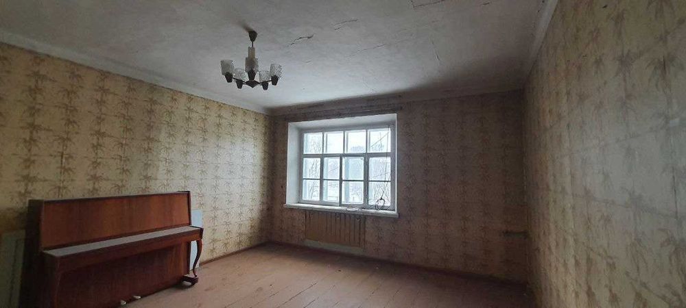 Продам 2-х кімнатну квартиру м. Зміїв