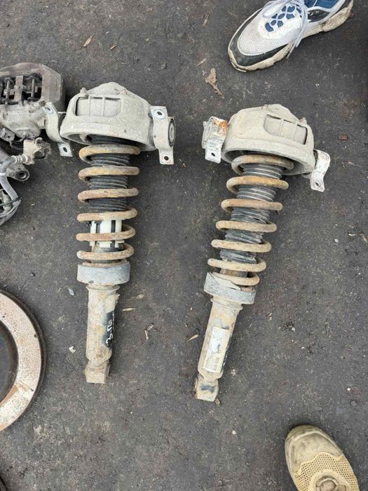 задні стойки Volkswagen Touareg 1