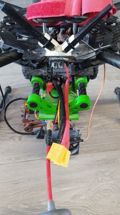 Duży dron typu HEXACOPTER – solidna konstrukcja, gotowy do pracy