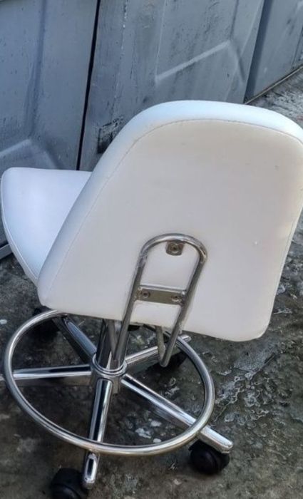 Стул кресла для косметолога, мастера маникюра педикюра.