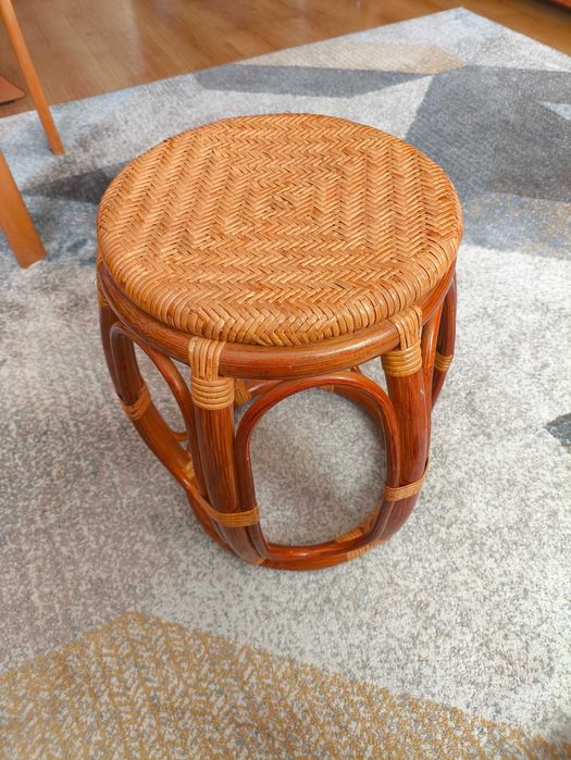 Taboret rattanowy
