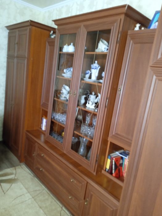 Продам стінку у вітальню у гарному стані