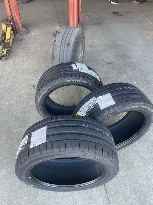 Vendo 2 pneus yokohama 245/40R18