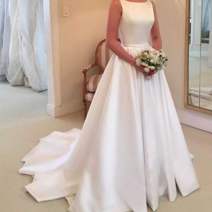 Vestido noiva elegante e simples.
