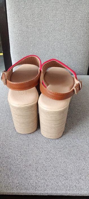 Buty damskie sandały na wysokiej koturnie