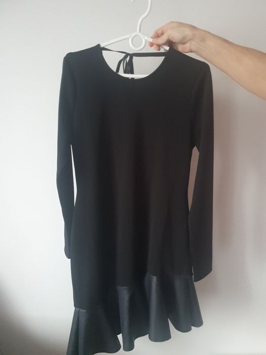 Sukienka Asos czarna asymetryczna 42 44 bez Pelców falbana