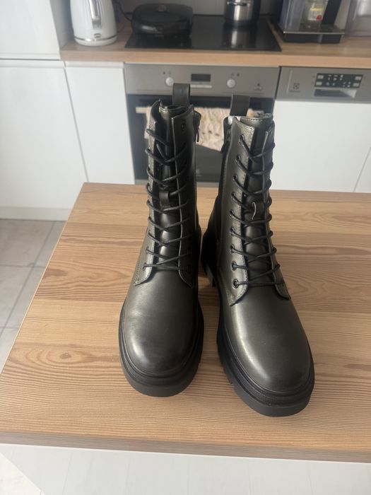 Botki.    40.        .