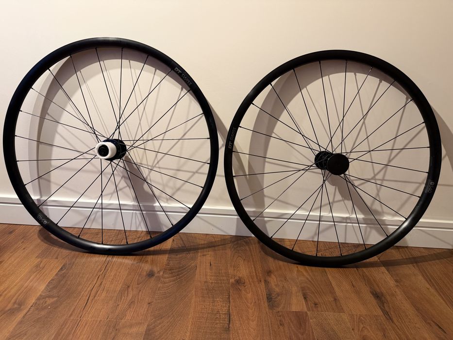 Koła na obręczach DT Swiss G540 z nowego roweru Specialized
