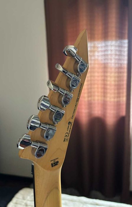 Guitarra Elétrica - ESP LTD M-50 FR c/ Gig Bag