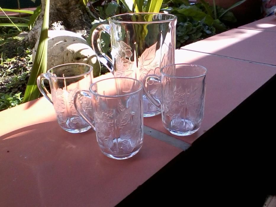 Canecas Antigas em Vidro Lapidado