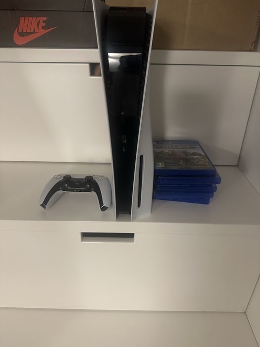 Ps5 com comando e jogos