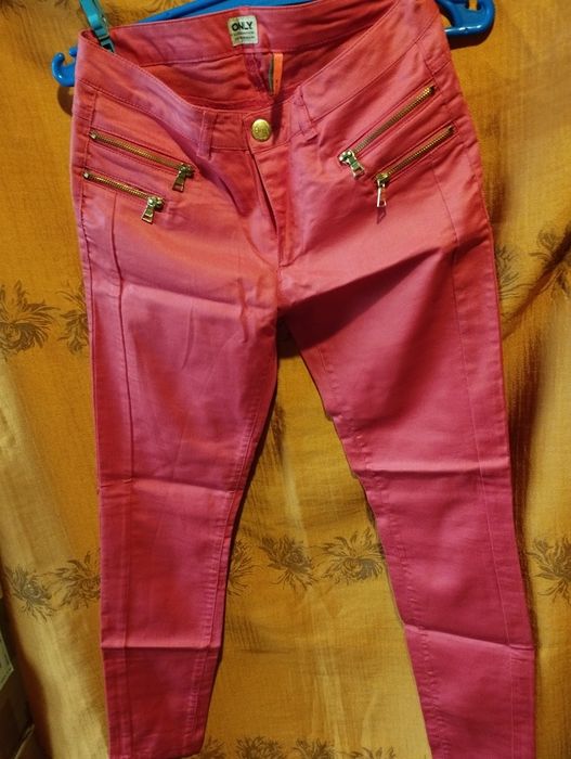 Spodnie w kolorze czerwonym