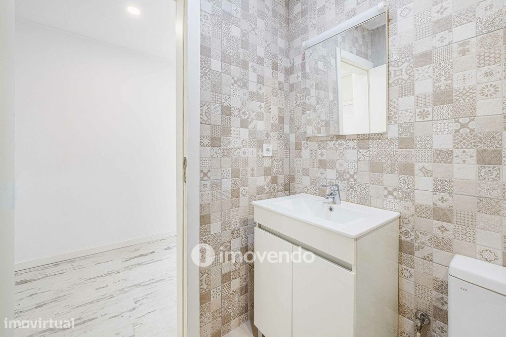 Apartamento T1 totalmente renovado, com varanda, na Sobreda