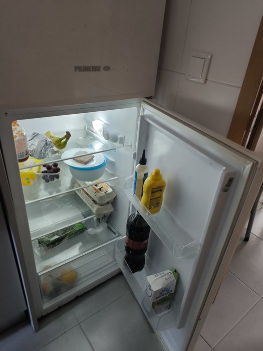 Frigorífico Princess em bom estado
