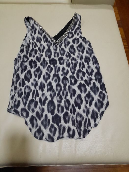 Tunica Guess sem manga