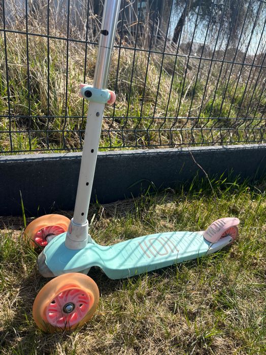 Hulajnoga 3-kołowa Oxelo B1 500 – seledynowa, stan bardzo dobry