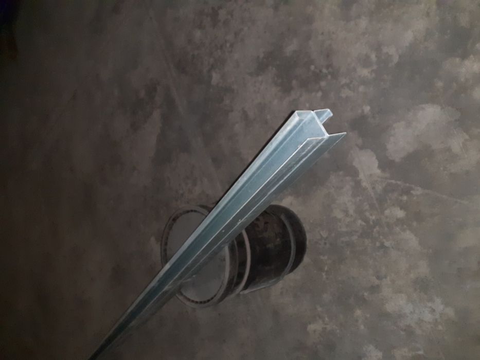 Postes metálicos 2,5m x 2mm chapa zincada n.214