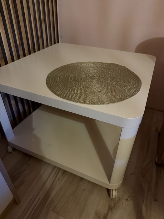 Stolik Ikea na kółkach