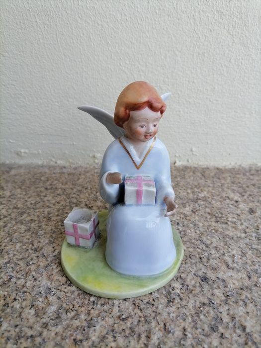 Various figurines64750729168515122