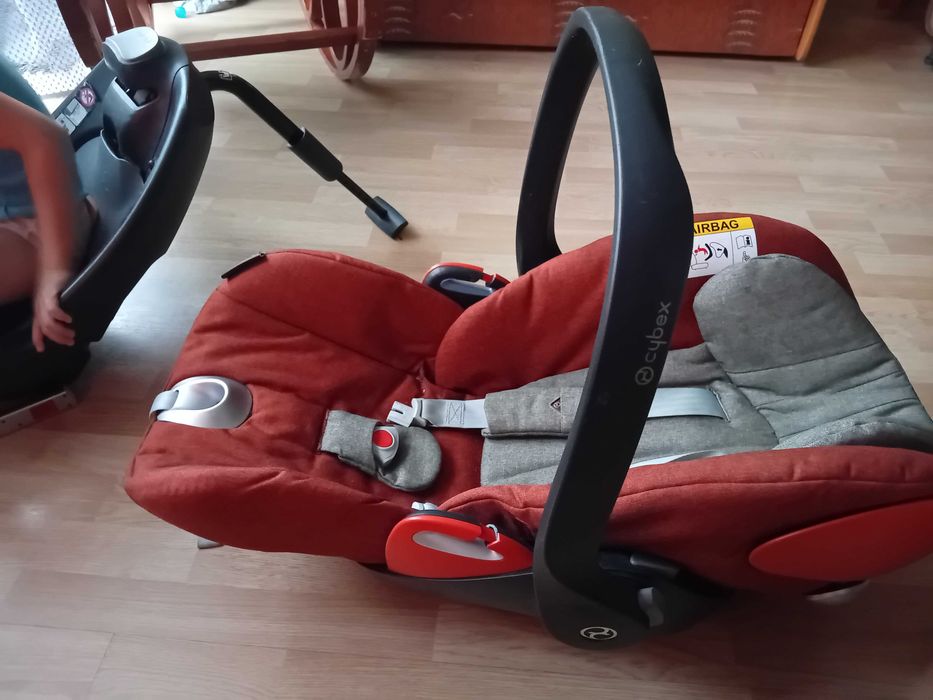 Fotelik samochodowy Cybex z bazą