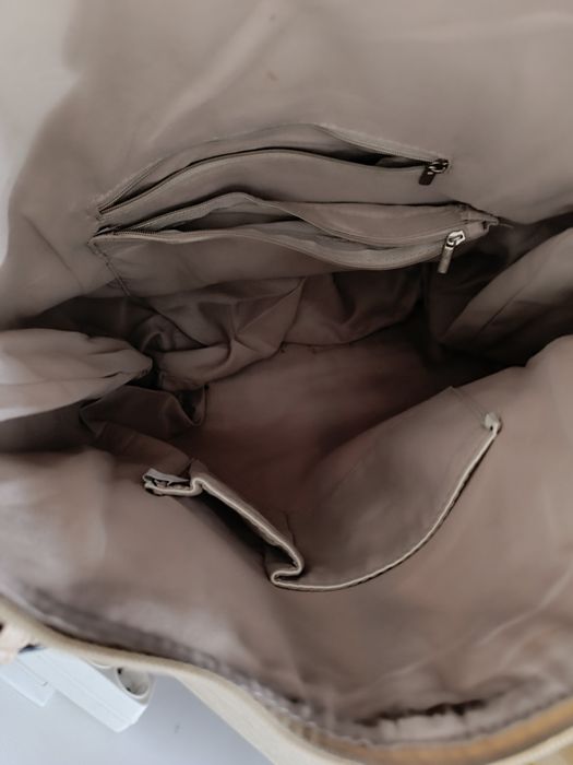 Mala de Ombro Estilo Hobo – Bege / Taupe (Como Nova)