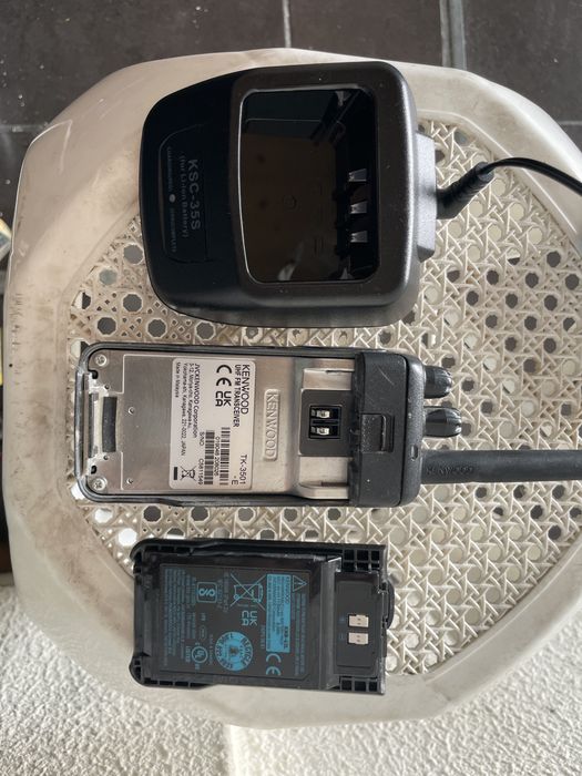 3x Walkie-Talkie Kenwood TK-3501E Profissionais + Base de Carregamento